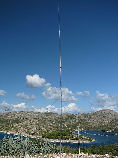 Vertical antena
